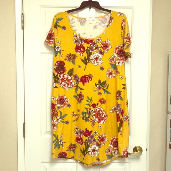 Dresses & Skirts - Floral TShirt dress 👗